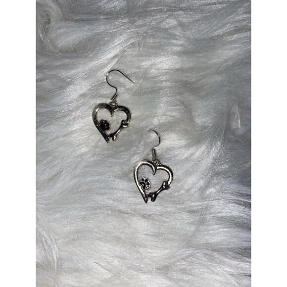 Adorable, heart shaped silver plated earrings with doggy paw and bone - Picture 2 of 5